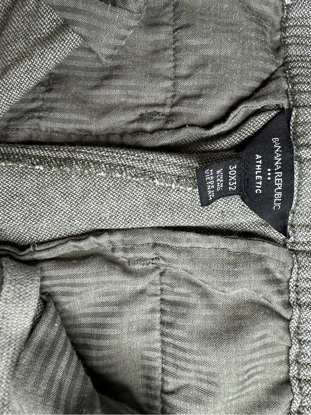 Banana Republic Men's Olive Green Casual Trousers-Athletic/Classic Straight Fit